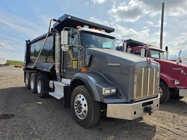Image for 2013 KENWORTH T800 TRI AXLE DUMP TRUCK