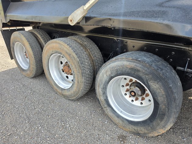Image for 2013 KENWORTH T800 TRI AXLE DUMP TRUCK