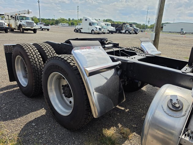 Image for 1984 PETERBILT 359 TANDEM AXLE ROAD TRACTOR