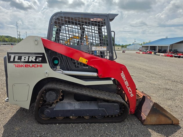 Image for TAKENCHI TL 8R2 TRACK SKID STEER