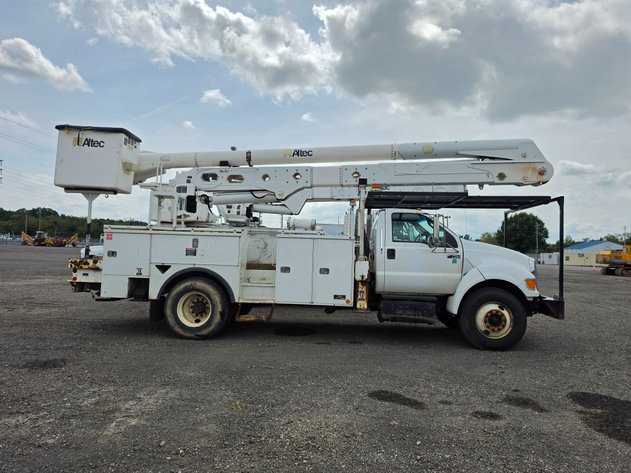 Image for 2012 FORD F-750 SINGLE AXLE BUCKET TRUCK