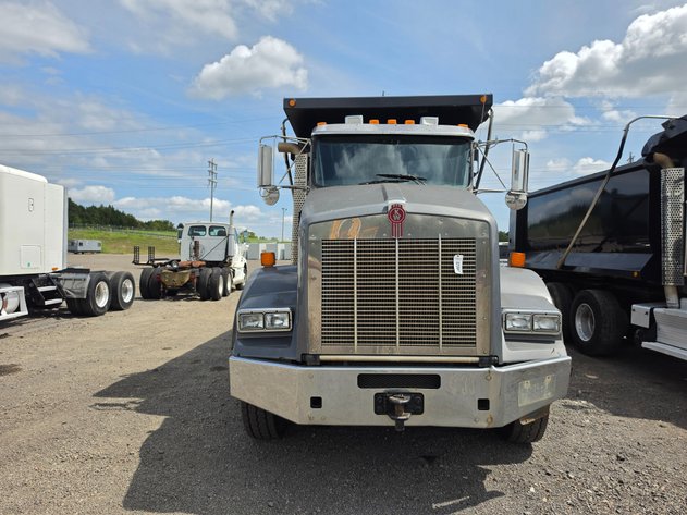 Image for 2013 KENWORTH T800 TRI AXLE DUMP TRUCK