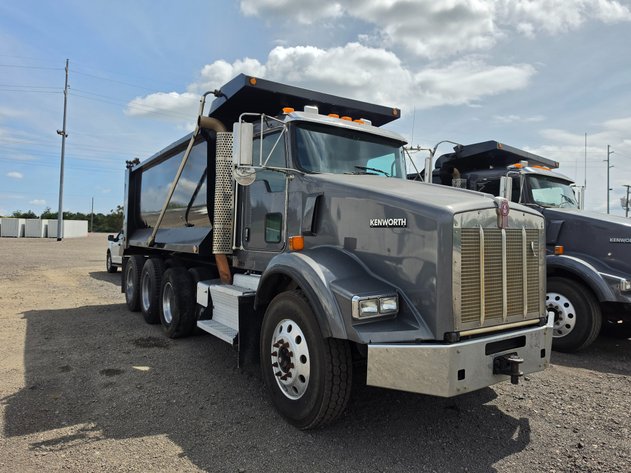 Image for 2013 KENWORTH T800 TRI AXLE DUMP TRUCK