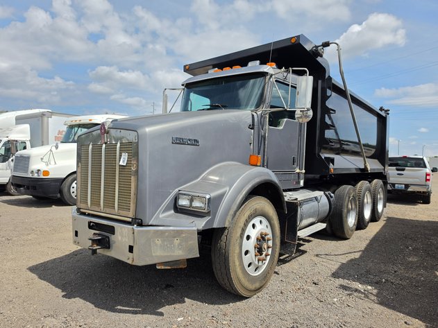 Image for 2013 KENWORTH T800 TRI AXLE DUMP TRUCK