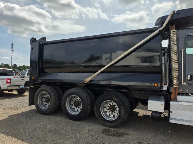 Image for 2013 KENWORTH T800 TRI AXLE DUMP TRUCK