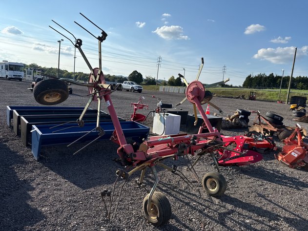 Image for HAYMASTER PULL TYPE 4 BASKET TEDDER MANUAL FOLD