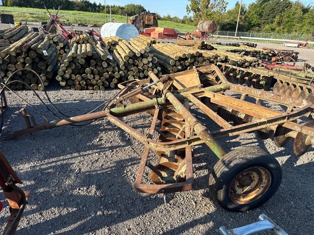 Image for JOHN DEERE 10' PULL TYPE DISC HARROW
