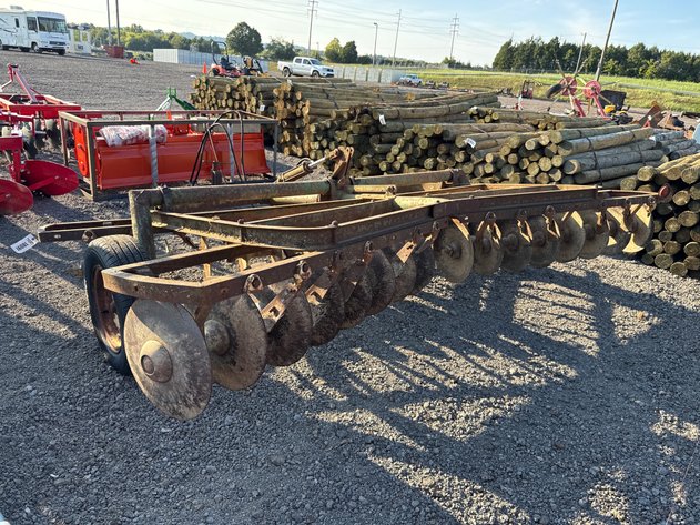 Image for JOHN DEERE 10' PULL TYPE DISC HARROW