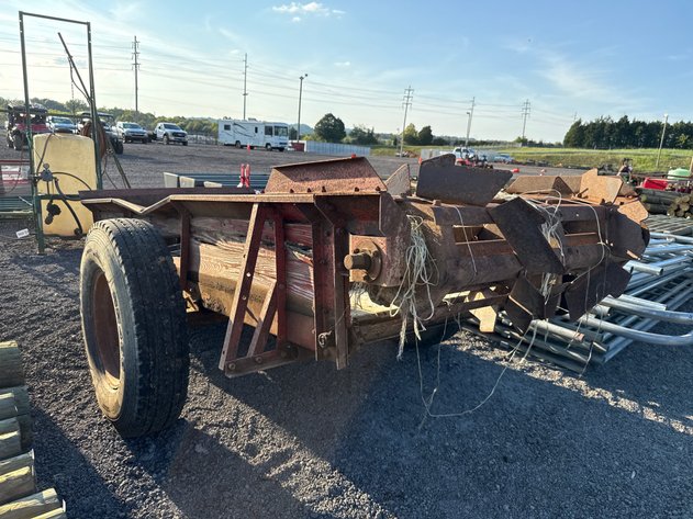 Image for MASSEY FERGUSON 11' MANURE SPREADER