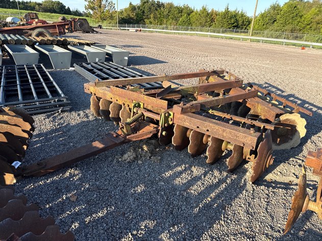 Image for 8' PULL TYPE OFFSET DISC HARROW