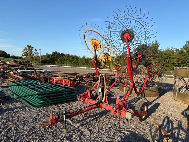 Image for WALTON 8 WHEEL V-RAKE