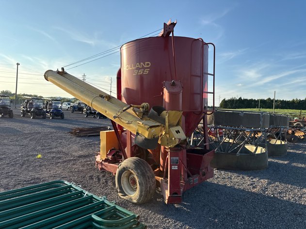 Image for NEW HOLLAND 355 PULL TYPE GRINDER MIXER