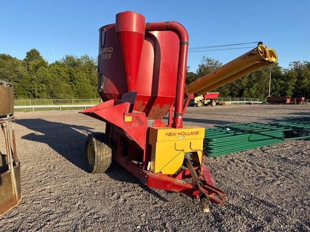 Image for NEW HOLLAND 355 PULL TYPE GRINDER MIXER