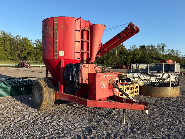 Image for GEHL 170 PULL TYPE GRINDER MIXER
