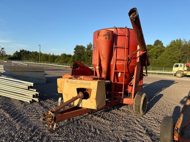 Image for MASSEY FERGUSON MF 15 PULL TYPE GRINDER/ MIXER