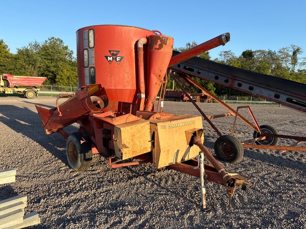 Image for MASSEY FERGUSON MF 15 PULL TYPE GRINDER/ MIXER