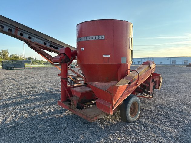 Image for MASSEY FERGUSON MF 15 PULL TYPE GRINDER/ MIXER