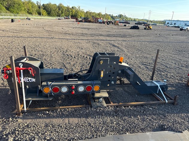 Image for 5TH WHEEL WRECKER W/ GOOSENECK HITCH, & TAIL LIGHT BAR,