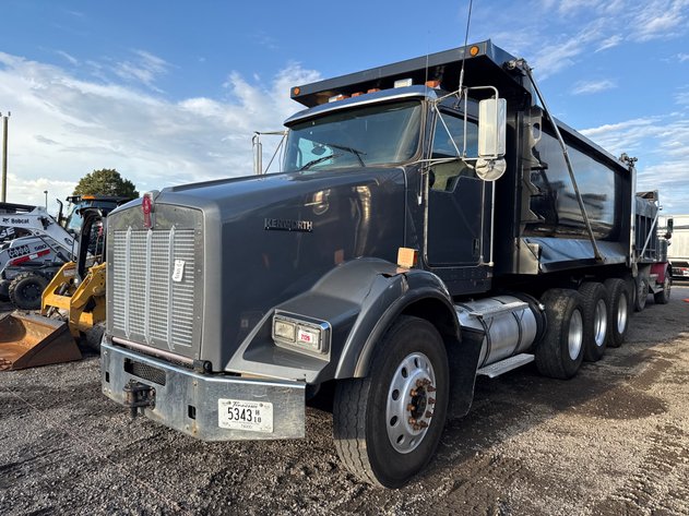 Image for 2014 KENWORTH T800 TRI AXLE DUMP TRUCK