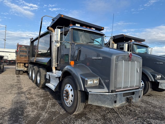 Image for 2014 KENWORTH T800 TRI AXLE DUMP TRUCK