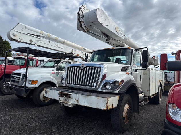 Image for 2011 INTERNATIONAL SINGLE AXLE BUCKET TRUCK