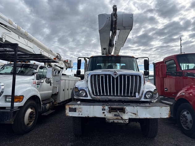Image for 2011 INTERNATIONAL SINGLE AXLE BUCKET TRUCK