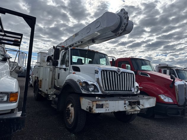 Image for 2011 INTERNATIONAL SINGLE AXLE BUCKET TRUCK