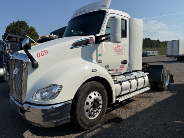 Image for 2017 KENWORTH T680 SINGLE AXLE ROAD TRACTOR