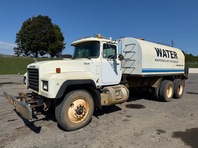 Image for 1998 MACK TANDEM AXLE WATER TRUCK