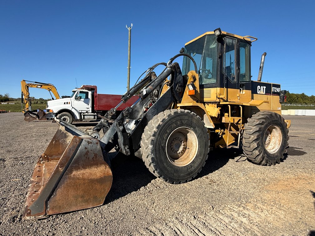 CAT IT24F ARTICULATED WHEEL LOADER