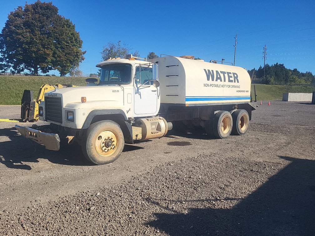 1998 MACK TANDEM AXLE WATER TRUCK
