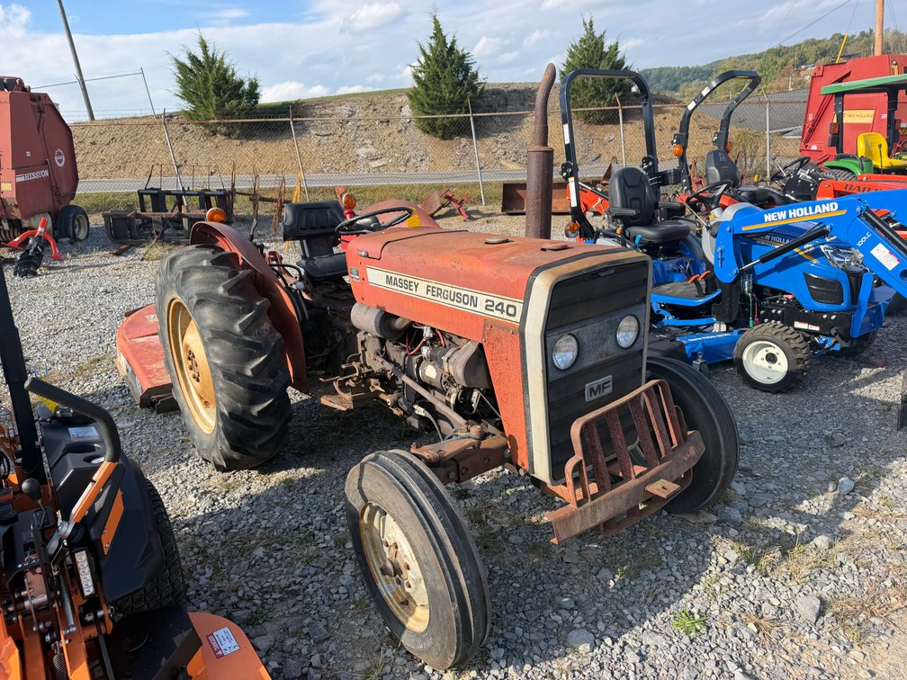 MASSEY FERGUSON 240 TRCTOR