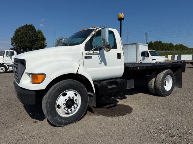 Image for 2000 FORD F650 FLAT BED TRUCK