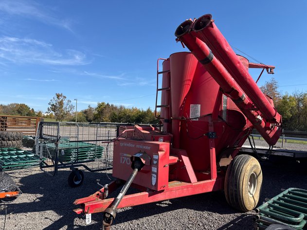 Image for GEHL 170 PULL TYPE GRINDER MIXER