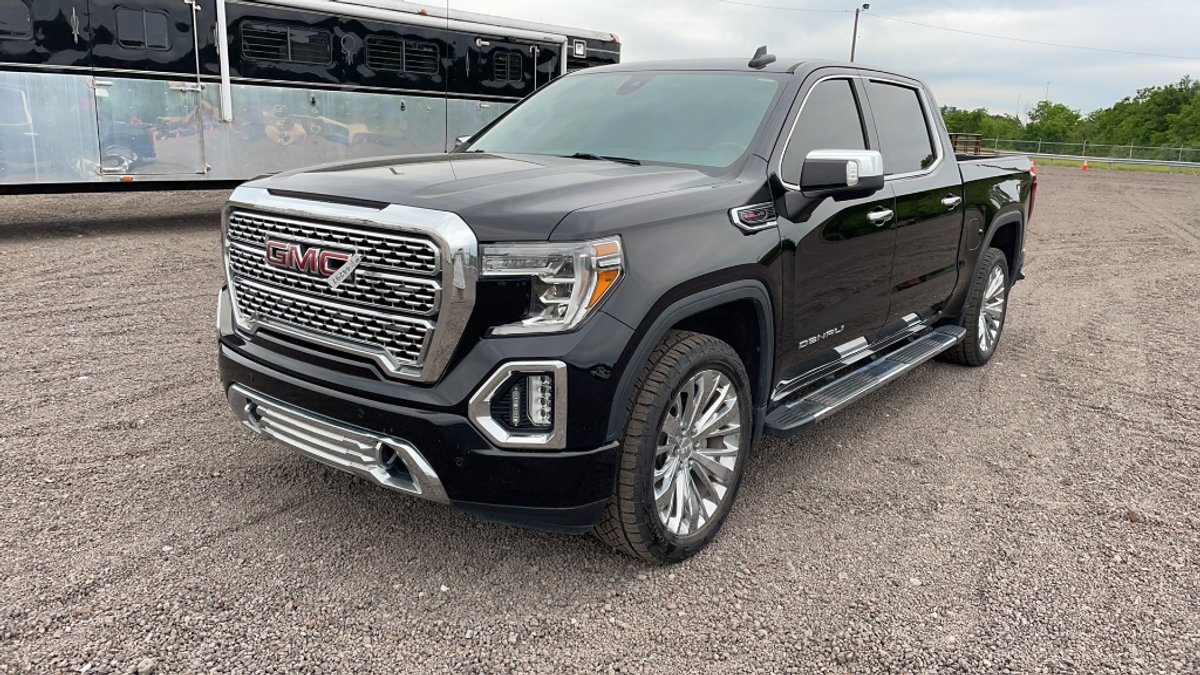 2021 GMC DENALI PICKUP TRUCK