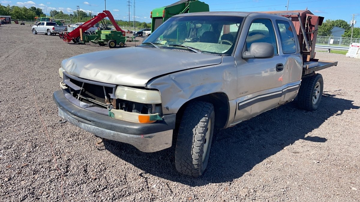 2001 CHEVROLET 1500 FLATBED PICKUP TRUCK