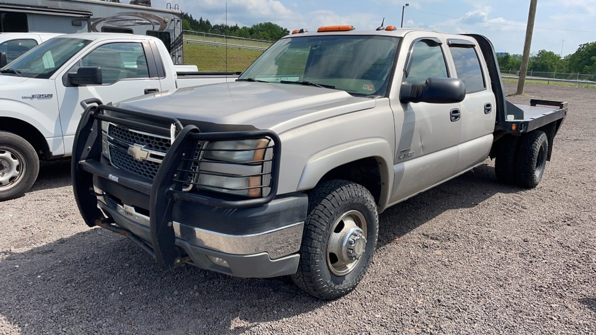 2005 CHEVROLET 3500 FLATBED PICKUP TRUCK