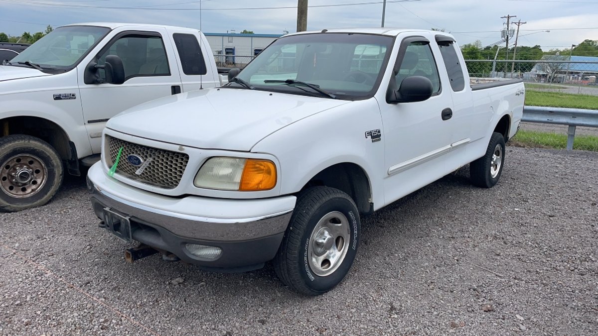 2004 FORD F-150 PICKUP TRUCK