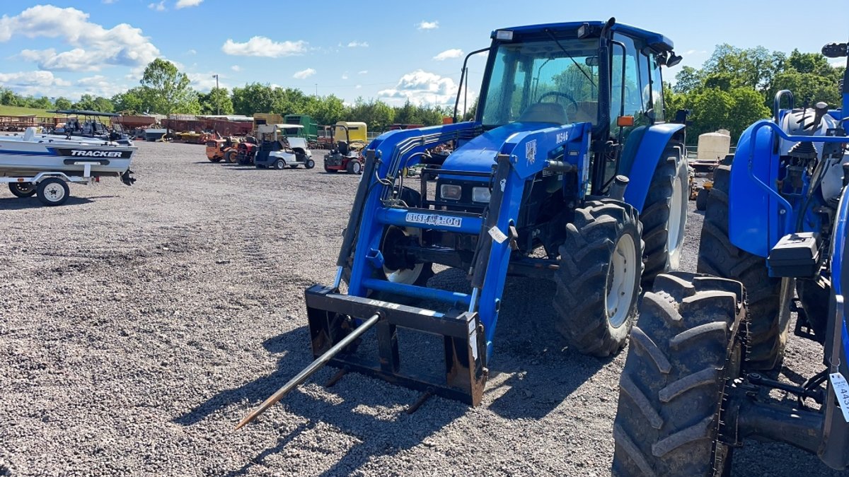 NEW HOLLAND TL100 TRACTOR