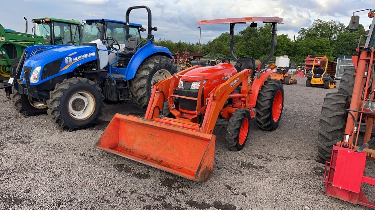 KUBOTA L3901 TRACTOR