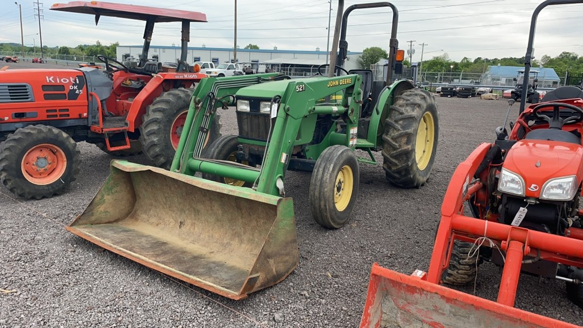 JOHN DEERE 5205 TRACTOR