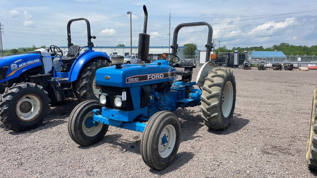 FORD 3930 TRACTOR
