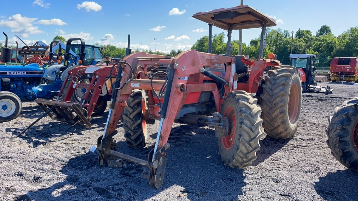 KUBOTA M9000 TRACTOR