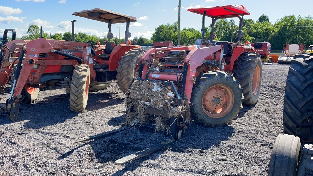 KUBOTA M9000 TRACTOR
