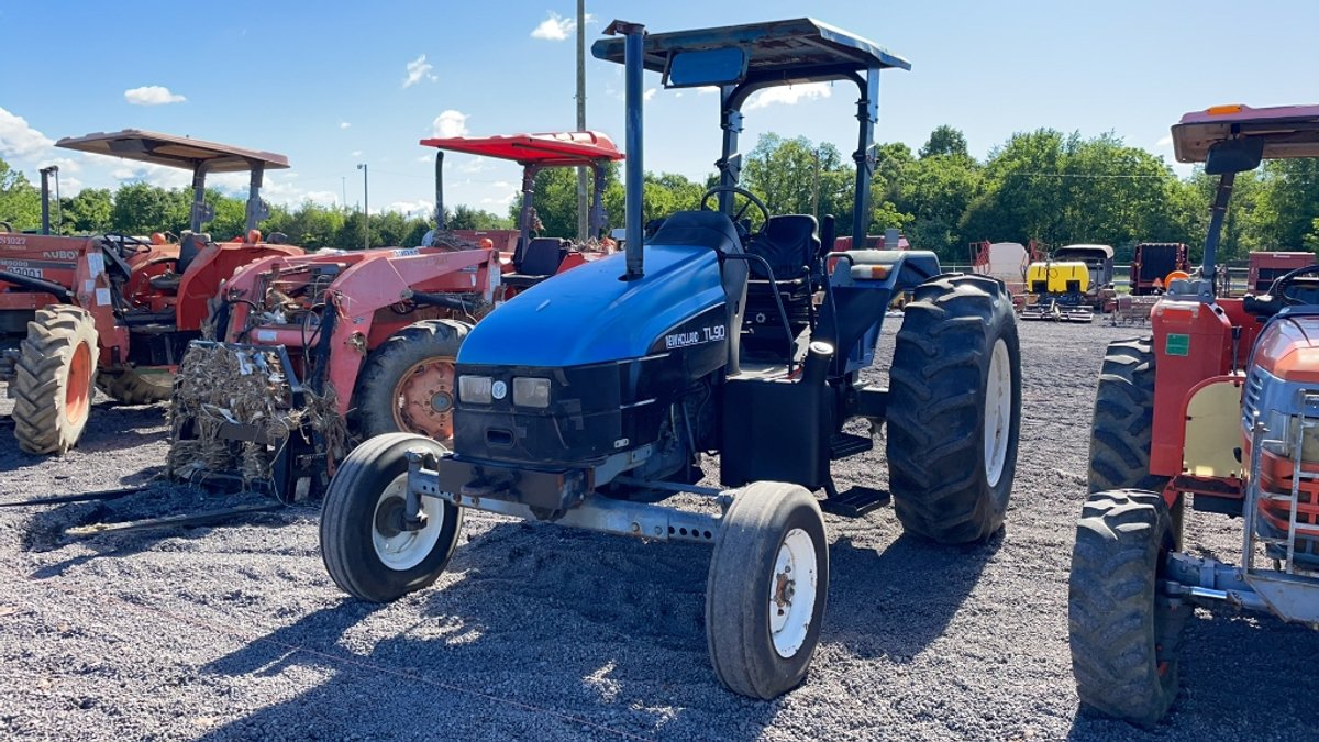 NEW HOLLAND TL90 TRACTOR