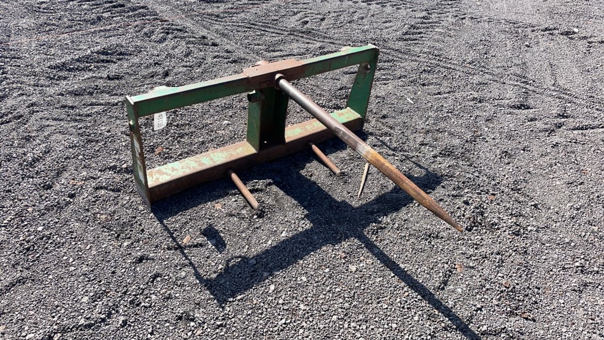 JOHN DEERE HOOK BALE SPEAR