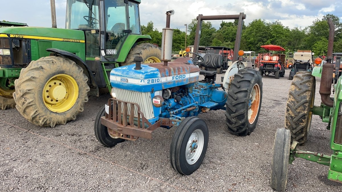 FORD 2810 SERIES 2 TRACTOR