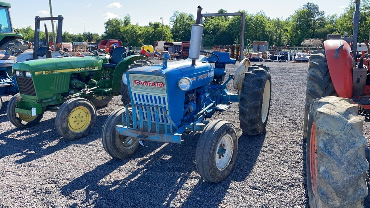 FORD 2000 TRACTOR
