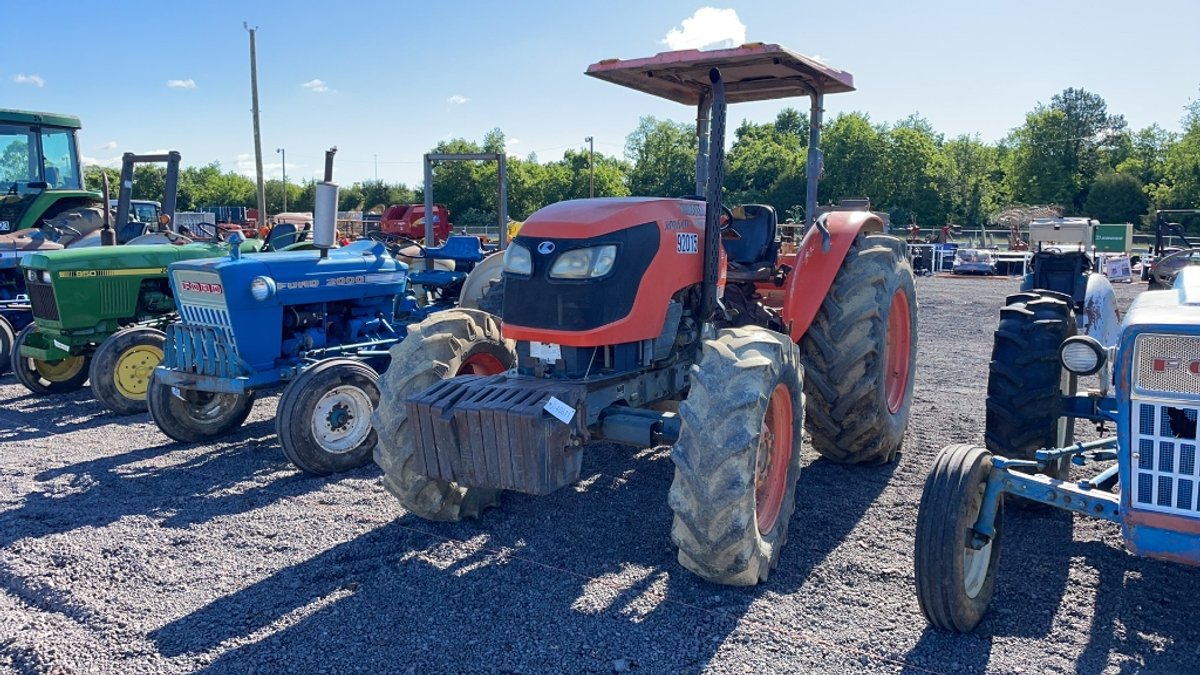 KUBOTA M9540 TRACTOR