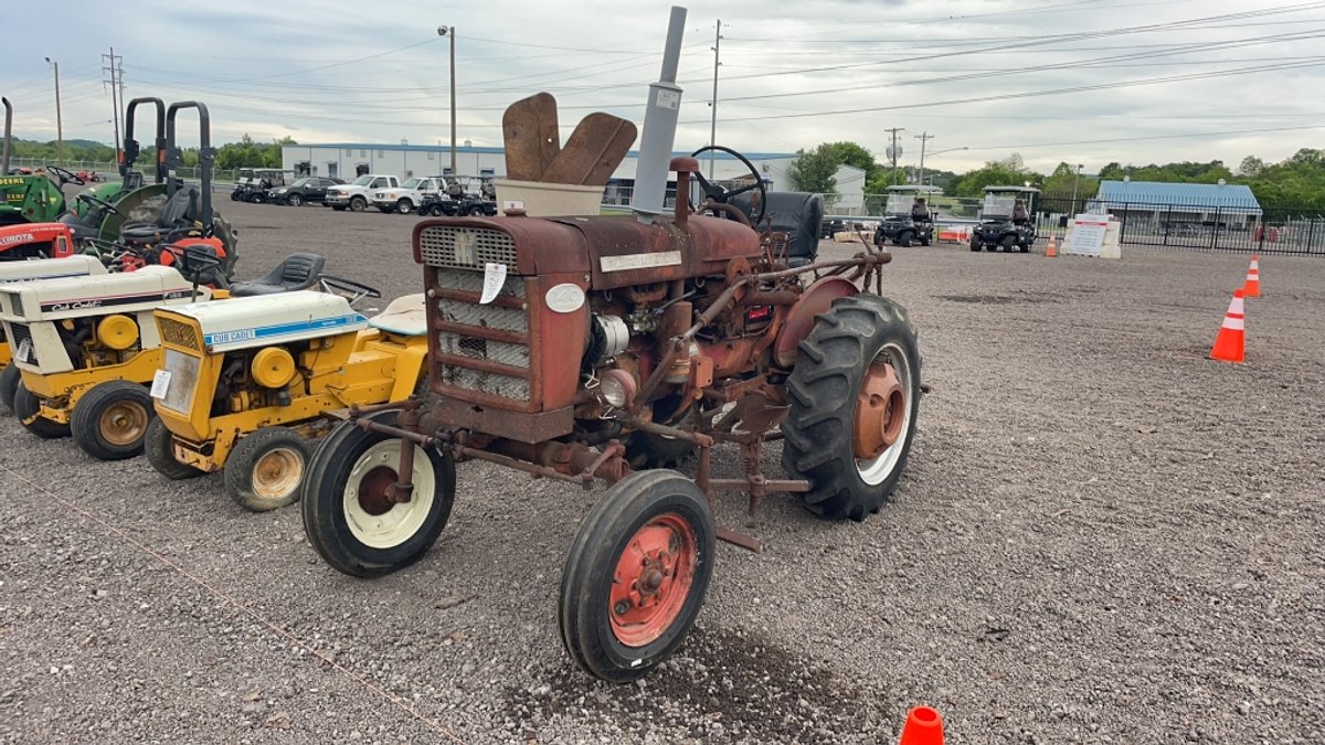 FARMALL 140 TRACTOR